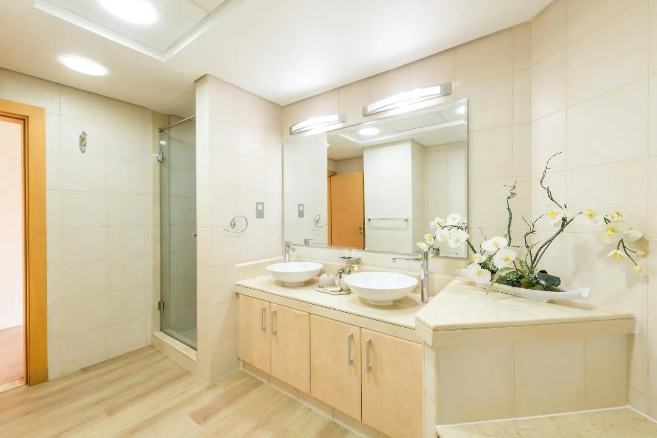 Shoreline - Beachfront Luxury Palm Jumeirah - Free 5* Beach Resorts Access Dubai Apartment