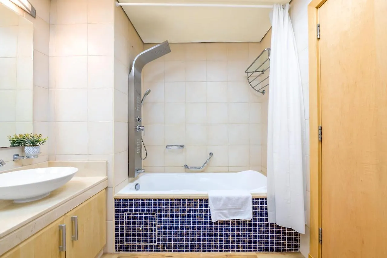 Shoreline - Beachfront Luxury Palm Jumeirah - Free 5* Beach Resorts Access Dubai United Arab Emirates