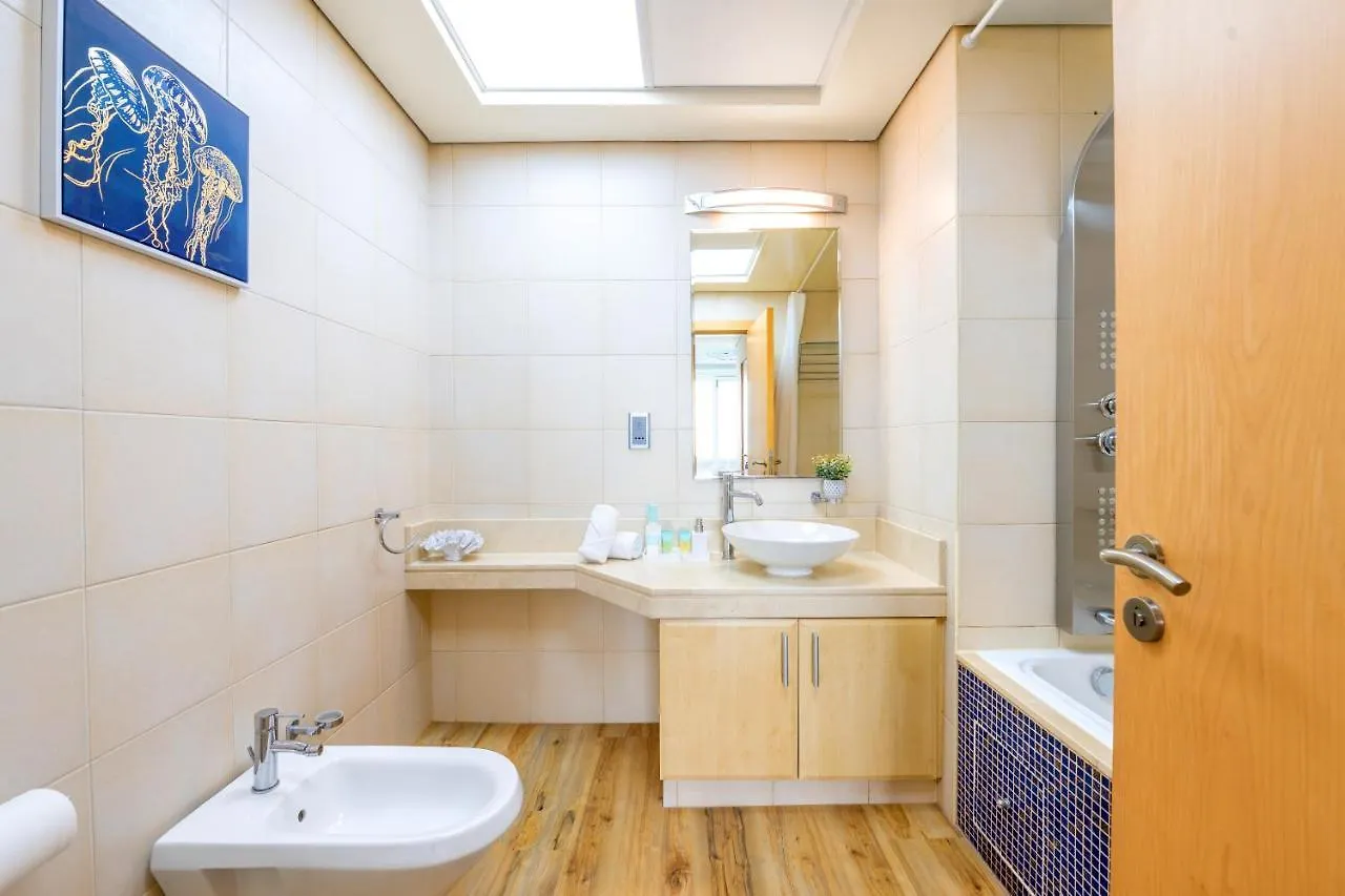 Apartment Shoreline - Beachfront Luxury Palm Jumeirah - Free 5* Beach Resorts Access Dubai